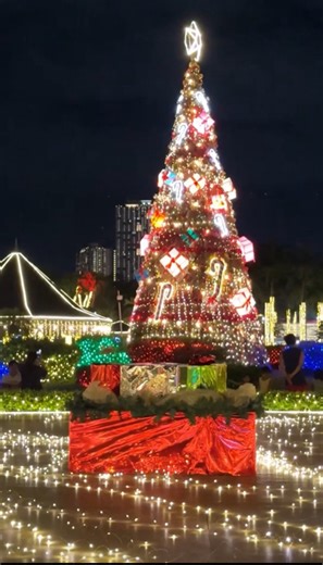 Libreng Pasyalan this Christmas sa Taguig Peoples Park (daming foods sa TLC Embo) #eatsasmallworld | EAT'S a Small World