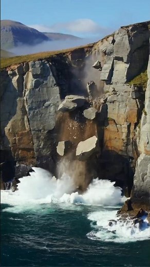 🏔️ Cliff Suddenly Collapses Into the Ocean — Massive Rockfall Caught on Camera! 🌊⚡