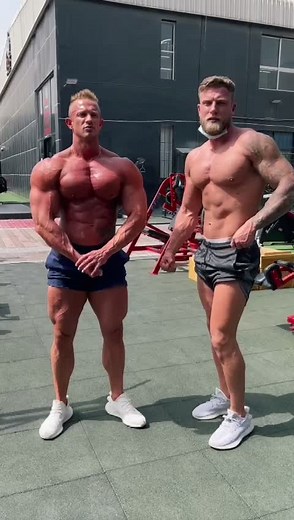 Trying to out angle the big man #fyp #bodybuilding