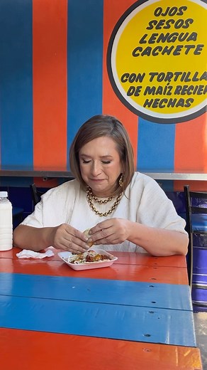 Xóchitl Gálvez Ruiz on Instagram: "¿Ya conoces los mejores tacos de Hermosillo, Sonora? 🌮 #Tacos #hermosilloSonora #Sonora #XóchitlVa #XóchitlGálvez #Xóchitl #FrenteAmplio #frenteamplioporméxico #México #MéxicoMereceMás #FírmaleX"