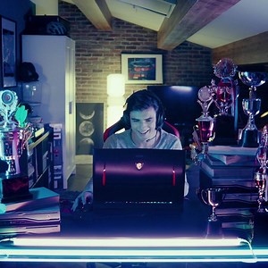 Im wahrsten Sinne der Titan unter den Notebooks. Mit NVIDIA GeForce Deutschland RTX Grafikkarte und einem Intel Core i9 Prozessor nehmt ihr eure Gegner problemlos hoch. GGEZ 🏆 Alles zum GT75 Titan ▶️ msi.gm/GT75-Titan-nb | MSI Gaming