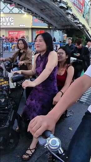 This beautiful woman smiles so beautifully. #hold in the laugh #laughing