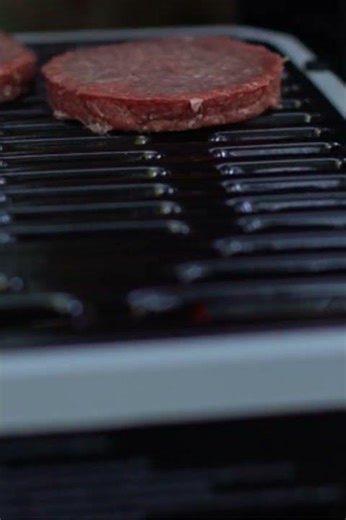 Cuisinart CGG 180T Petit Gourmet Portable Tabletop Propane Gas Grill