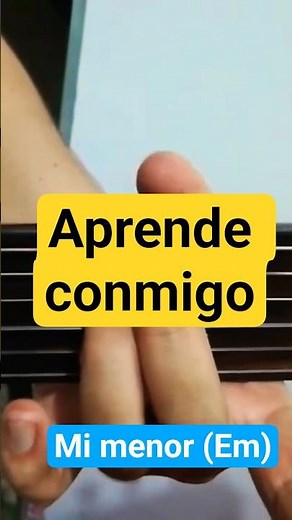 El acorde más fácil en #guitarra Mi menor (Em)