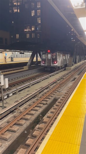 F Train Going Passed 4th Avenue 9th Street (9/28/25)