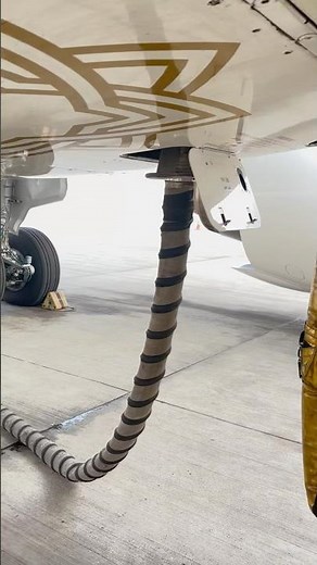 Connecting the Jet Starter Unit #airstarter #jsu #aviation