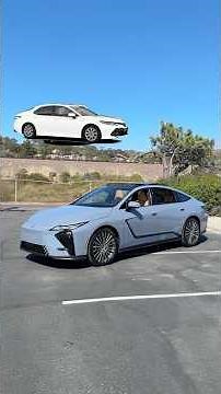 The new 2026 #LexusES is no longer a fancy #ToyotaCamry and becomes more like a #Lexus LS instead!