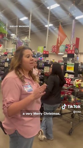 H-E-B Employee Gives Free Groceries During Register Glitch