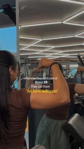 Prerna Panwar on Instagram: "Hungama ho gya 🌻 . . . . . . . . . . . . . . . . #explorepage #fitnessmodel #workout #viral #trending"