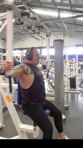 Rutina de pecho | 5 ejercicios para fortalecer y desarrollar el pecho 💪#Shorts #EntrenaConDouglas