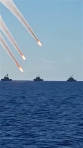 US Navy destroyers execute a coordinated missile launch during open-sea combat operations #shorts