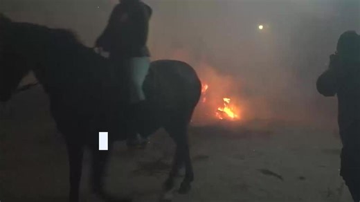 Festival Las Luminarias – Pferde müssen durch Feuer springen