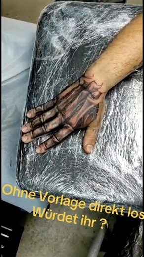 Kreatives Freihandzeichnen: Skelett-Hand ohne Vorlage