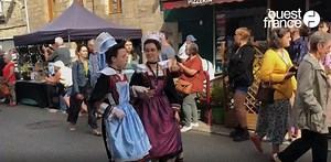 ⚫⚪ C'est une fête traditionnelle bretonne depuis 30 ans : des milliers de visiteurs ont arpenté les rues de Guémené-sur-Scorff (Morbihan) pour le retour de la Fête de l’andouille ! 😍 https://bit.ly/3AUlh73 | Ouest France