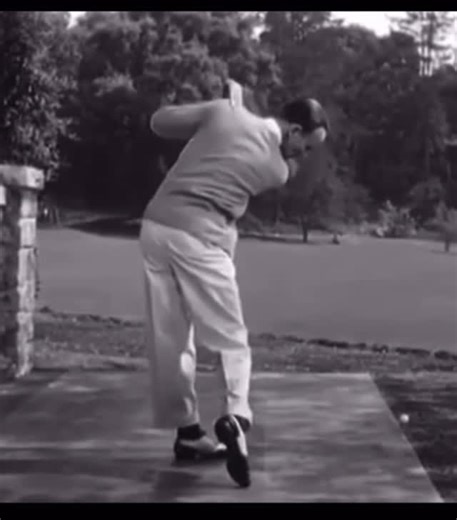 The Broadway Enthusiast on Instagram: "FRED ASTAIRE tapping and teeing off in the 1938 musical film, CAREFREE.🏌️‍♂️ #fredastaire #tapdance #tapdancer #carefree #golfing #musicalfilm #1938 #irvingberlin #broadway #musicals"