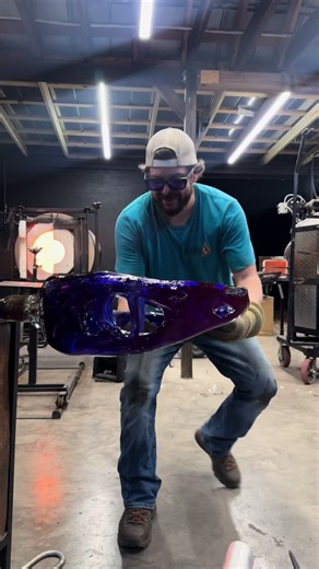 We made a LIFESIZE glass Dakotaraptor #dinosaur out of glass! #art #artcollector #fossil #fyp