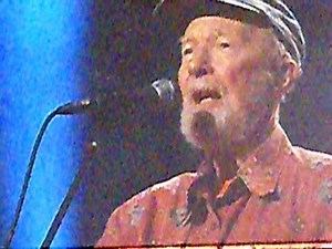 Pete Seeger, "Amazing Grace," on his 90th Birthday at Madison Square Garden