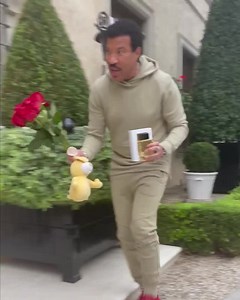 Legend has it: you can hear 🎶“Hello”🎶 every time you open the bottle 😉✨ HELLO features notes of white flowers and bitter orange, inspired by scents from my own garden! You'll have to 𝙎𝙈𝙀𝙇𝙇 it to believe it. | Lionel Richie