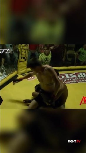 😲Fighters Give It All on the Ground 😲