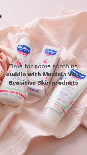 Organic Schisandra Berries 🍒 in our Very Sensitive Skin range will soothe and protect your baby’s sensitive skin. Time for some cuddles! #MustelaMY #MustelaMalaysia #VerySensitiveSkin | Mustela Malaysia