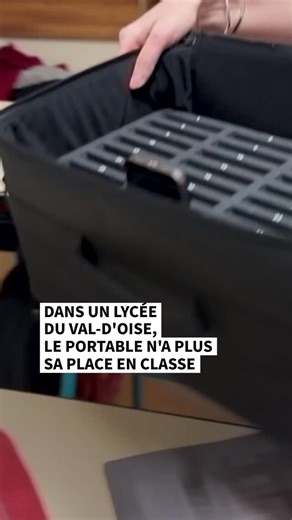 Agence France-Presse | 📱 "Au début, c'était compliqué, parce que je suis addict à mon téléphone", admet Lina, 18 ans. Dans son lycée du Val-d'Oise, les portables... | Instagram