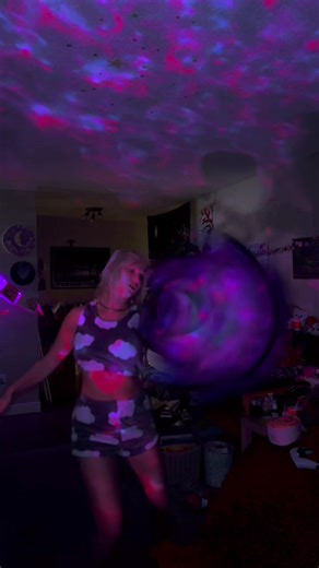 There was a fellow flowmie on here who reminded me that we could flow to twenty one pilots, thank you however that was ily #flowstar #flowarts #flowmies #flow #dapostar