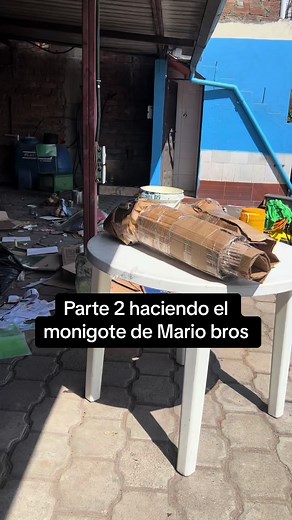 Haciendo un Monigote de Mario Bros en Machala 2023