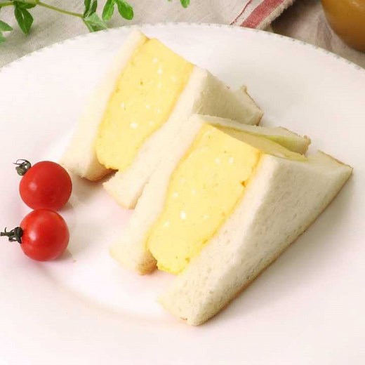 分厚さにびっくり！ 厚焼きタマゴサンドのレシピ動画・作り方 | デリッシュキッチン