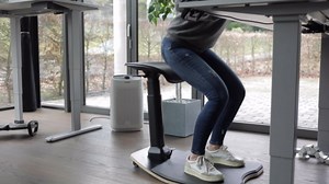 Kunden schätzen den Ergolutions Primus: Ihre Erfahrungen bestätigen den Nutzen eines höhenverstellbaren Schreibtisches