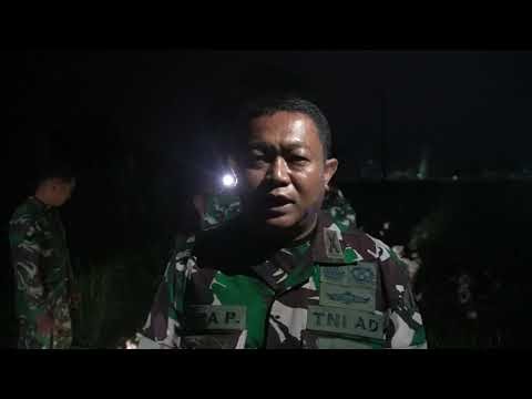 Pantau Hingga Malam, Dansatgas TMMD 127 Sumenep Tinjau Pengaspalan Jalan