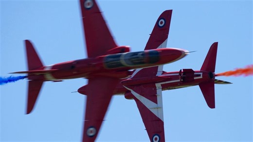 The Red Arrows Dazzle Crowds With Jaw-Dropping Precision in the Midlands