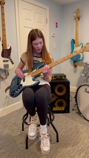 Do you know the name of this funk classic?!💜🎸💃🪩🐅 🙌🌞 I’m playing my @Fender jazz bass Big Blue 🐳🌊🏄‍♀️🎸 - - - - - - #markbassamps #bassplayers #bassplayer #bassline #slapbass #bassgear #talentedmusicians #musiciansofinstagram #baixonatural #bassistsofinstagram #amazingmusicians #bassplayermag #funk #basslove #bassplayersunited #groove #bassvideo #bassnation #bassuniversity #bassgirl #instabass #lowend #basslife #notreble #fenderjazzbass #weplaybass #bassguitar #bassmagazine #sheshreds