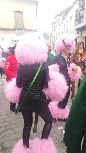 La alegría de la comparsa el trago en el Carnaval de Tarazona de la Mancha los más veteranos con los más jóvenes la charanga notados! | Pedro Ruiperez Gimenez