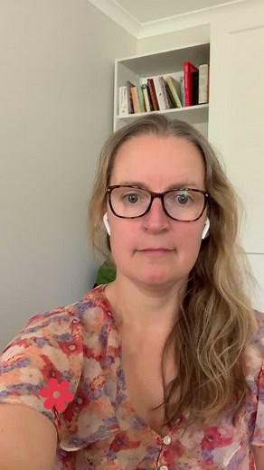 The 2 biggest lifestyle issues that I see women with thrush-like symptoms make are: 1️⃣ self diagnosing and using over the counter treatments that either don’t work for them or just mean symptoms return again and again 😤, and 2️⃣ wearing tight synthetic clothes and underwear. Synthetic fibres don’t allow the vagina to breath, creating the perfect environment for bacteria and yeast to flourish 😫 | The Vag Hormone Naturopath