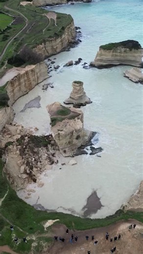 The natural formation was reportedly often used as a backdrop for tourist photos and wedding proposals. | New York Post