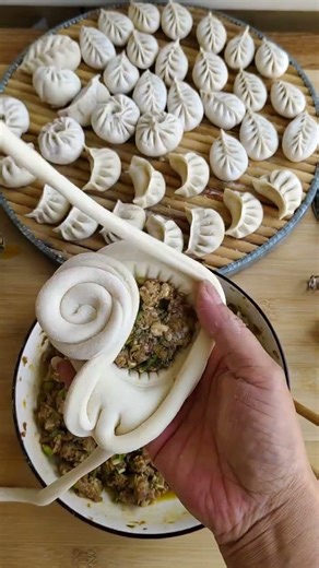 “Perfect Dumpling Wrapping Technique 👌”#DumplingArt #CookingReels #FoodMagic #SatisfyingVideo