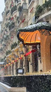 221K views · 14K reactions | Snow is falling over Paris, and the Plaza is catching every single flake 懶❄️ #DCmoments | Hotel Plaza Athenee | Facebook