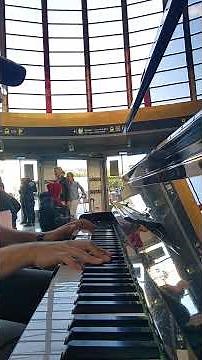 Dave Brubeck - Take 5 (piano solo) in dijon main station