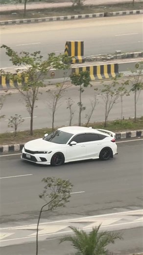 Honda Civic: Sunroof Perfection for Car Lovers