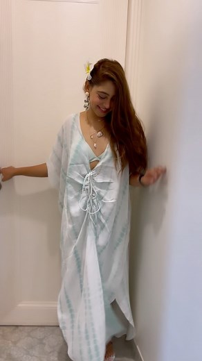 Niti Taylor | 💚🌸 | Instagram