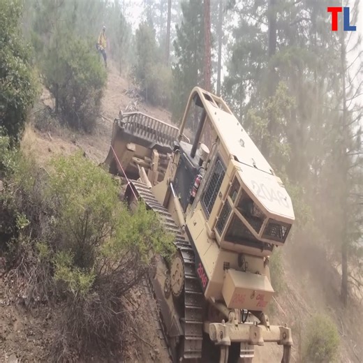 This skilled CalFire Dozer operator was able to get up the hill with minimal impact to the terrain.....🥶😶‍🌫️😱 | Machines Satisfying Work