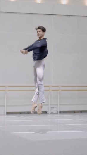 Reece Clarke on Instagram: "Diamonds 💎 Rehearsal footage from London by @dancersdiary 🕺🏻 gearing up for my performance this coming Saturday in Tokyo 🇯🇵 can’t wait! @royaloperahouse @nbs_japan"