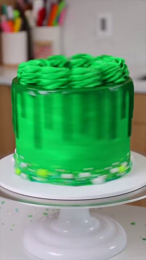 71K views · 1.3K reactions | This stunning green drip cake is made with tender cake layers, homemade buttercream, and white chocolate ganache drips. Get the recipe here: https://chelsweets.com/green-drip-cake/ | Chelsweets | Facebook