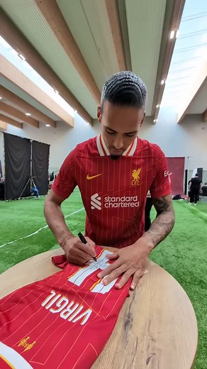 586K views · 10K reactions | A special delivery from Virgil van Dijk 殺 UPS | #Ad | Liverpool FC | Facebook