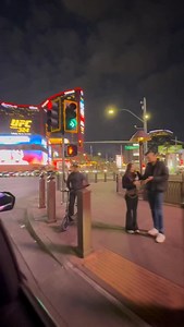 Preleteo sam Atlantski okean i napustio teritoriju US, samo nekoliko sati pre nezapamćene snežne oluje, zbog koje su sada već skoro svi letovi ka Evropi otkazani, ali me to nije sprečilo da posle Pariza i Londona i Las Vegasu, u kome sam boravio zbog velikog broja sastanaka, otpevam, obradim i posvetim pesmu, velikog Elvis Prislija! | Zeljko Mitrovic