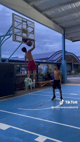 Explosive Female Dunk Highlights in Basketball