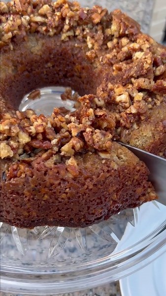 Maple Pecan Upside-Down Cake – Buttery, Nutty, and Irresistible!