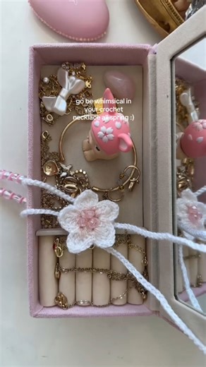 Crochet flower necklace tips cute DIY for spring outfits