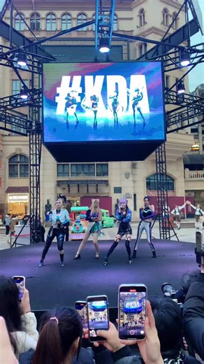 K/DA Cosplay: Kai'Sa and Sona Dance Performance