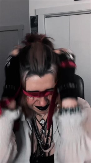 I continue to be obsessed with the idea of Oliver being an avatar of The End AND The Web and the veins in his dreams being more representative of The Web. So the idea of “that girl is like an architect” is just about Annabelle Cane. #tma #themagnusarchives #oliverbanks #oliverbankscosplay #starr_meadow